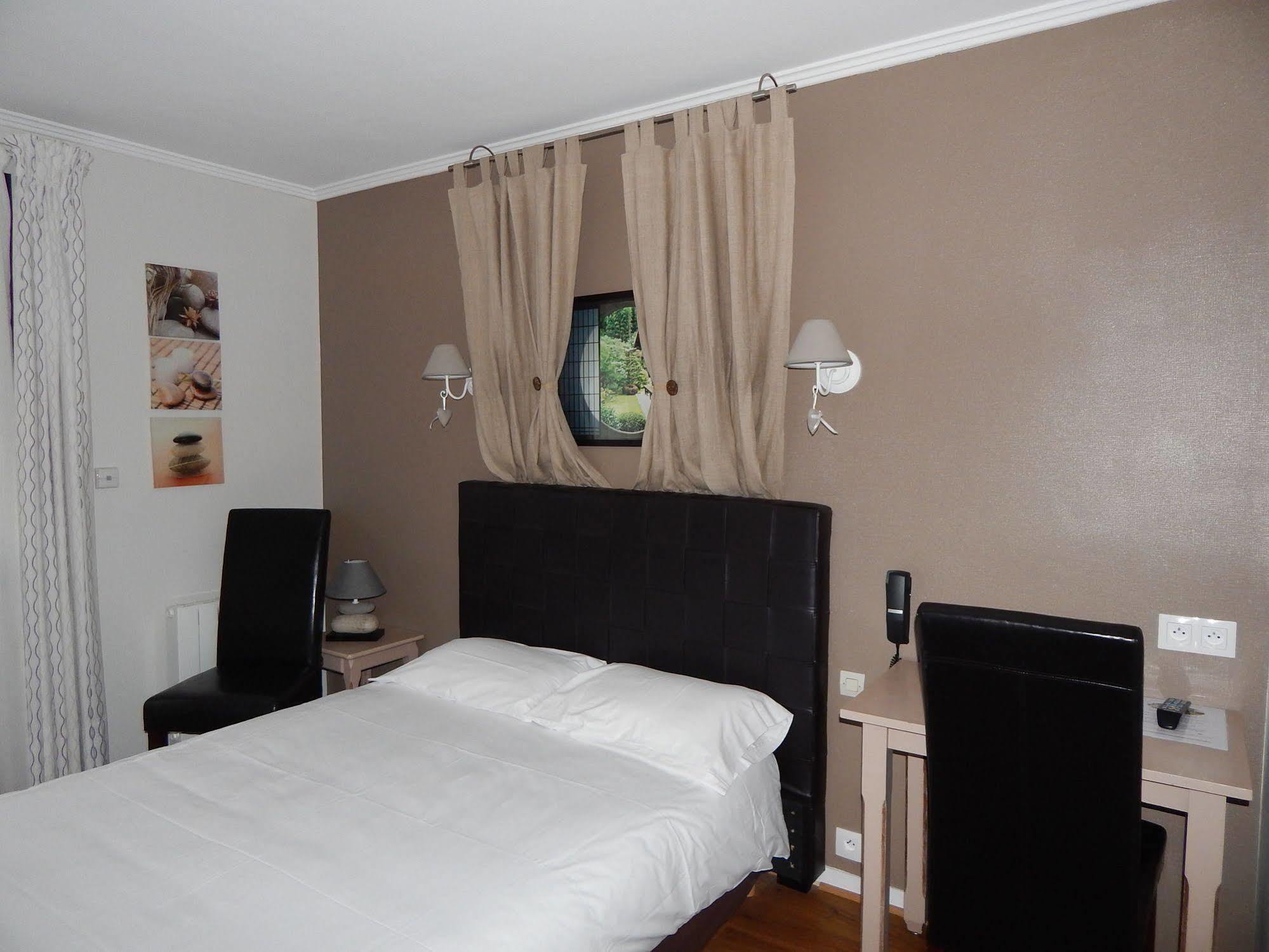 Contact Hotel Du Relais Thouars Exterior photo